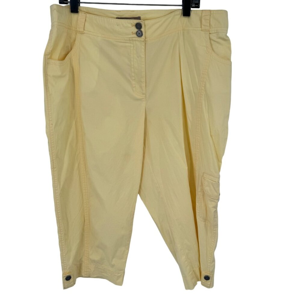 Chico's 3 Yellow Cargo Capris Pants Womens Size 16 Cotton stretch pockets
